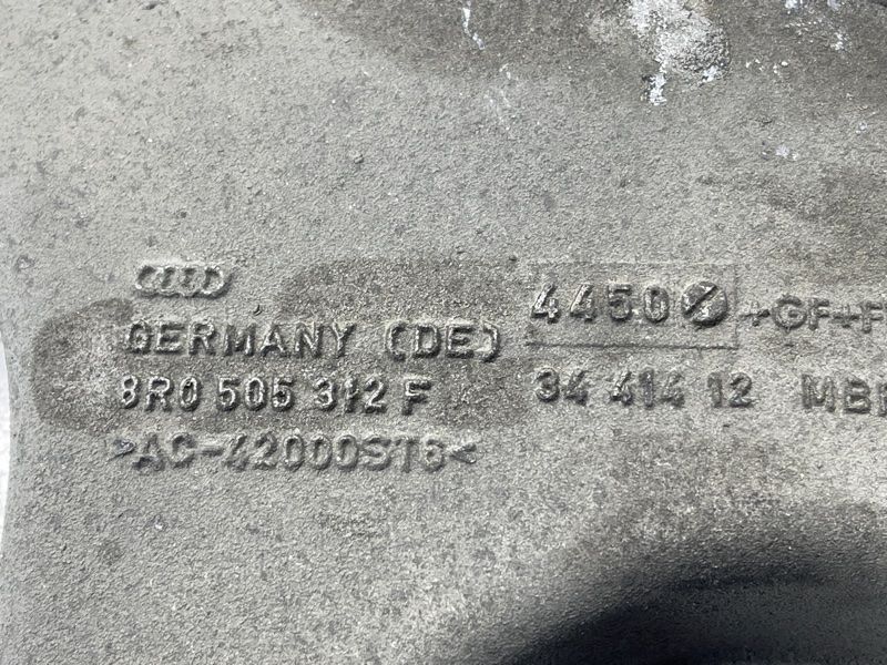 Рычаг задней подвески нижний 8R0505312F Audi A7