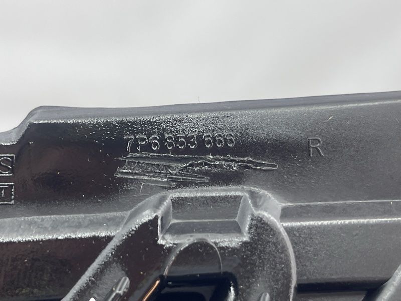 Решітка бампера 7P6854662D041 Volkswagen Touareg