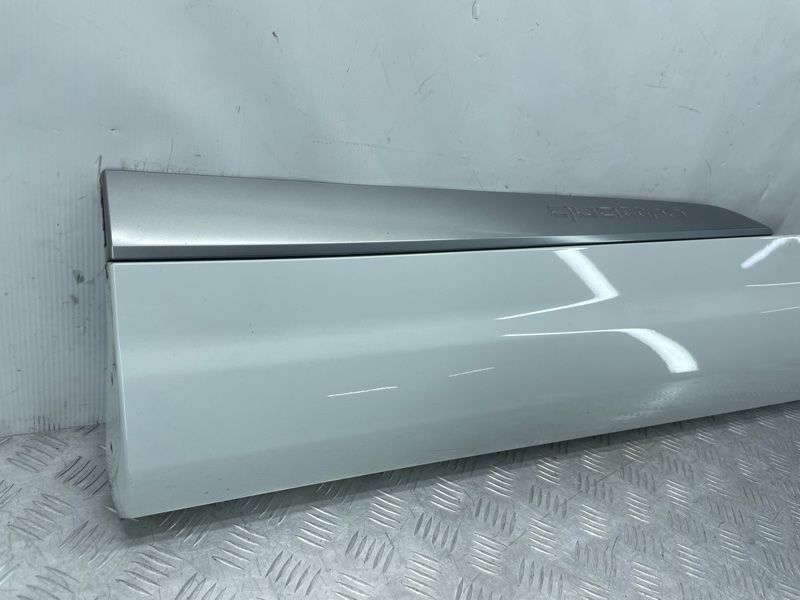 Накладка дверей 4M0853969G Audi Q7