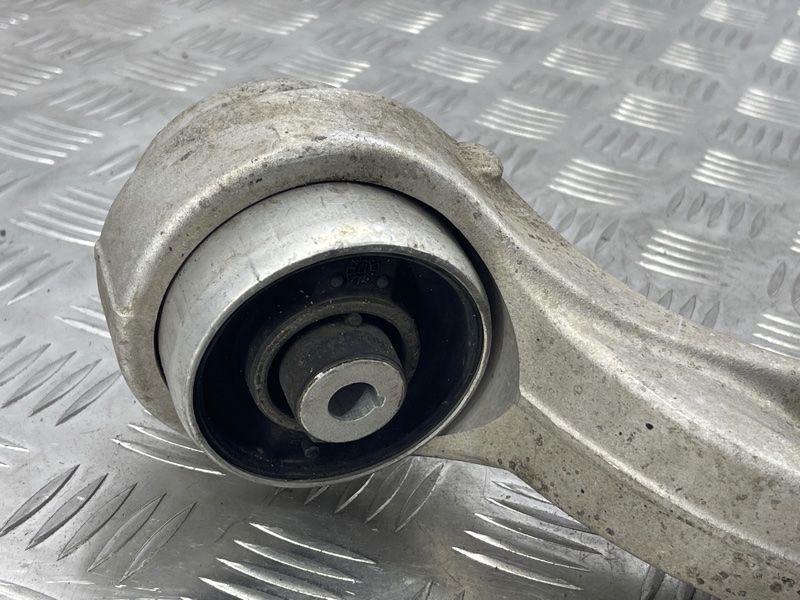 Рычаг передней подвески поперечный нижний 4M0407696D Audi Q7