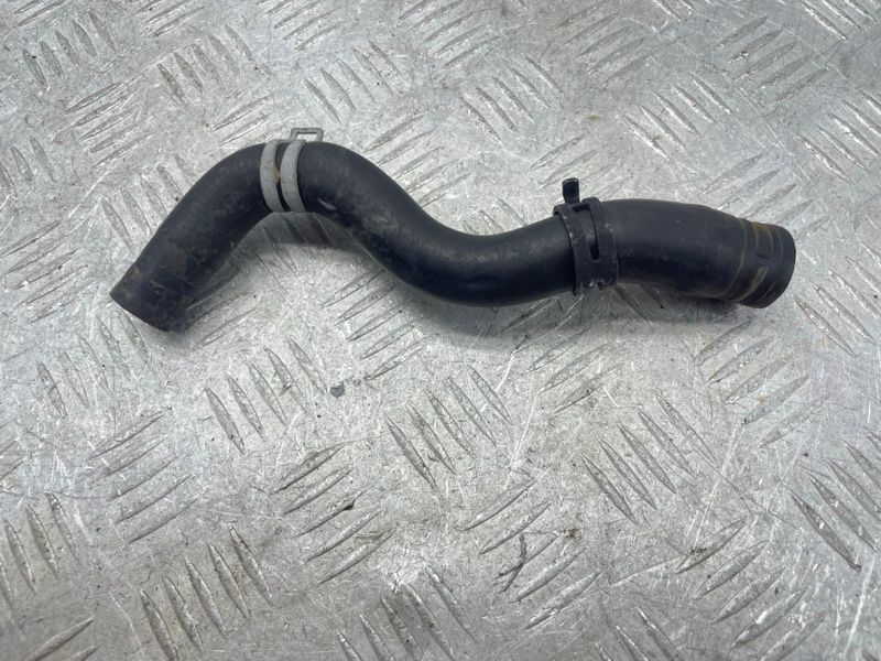 Патрубок системы охлаждения 32222093 Volvo XC40