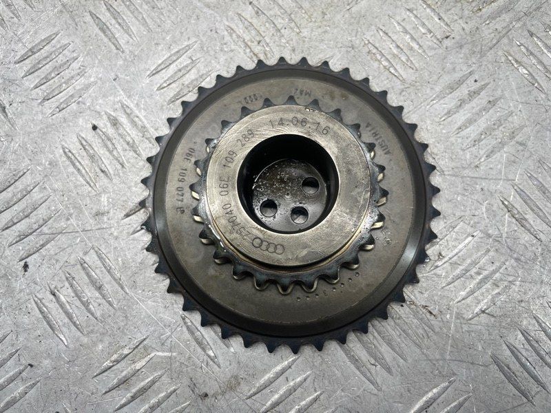 Звездочка цепи ГРМ 06E109077E Audi Q7 Audi A4, Audi A5, Audi A6, Audi A7, Audi A8, Audi Q5, Audi Q7, Audi R8, Audi RS5, Audi RS7, Audi S4, Audi S5, Audi S6, Audi S7, Audi S8, Audi SQ5
