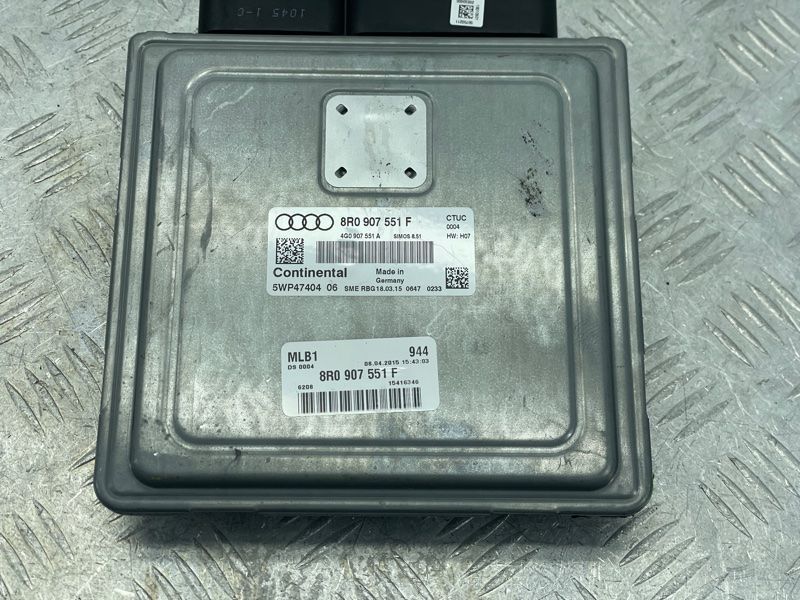 Блок керування двигуном 8R0907551F Audi Q5
