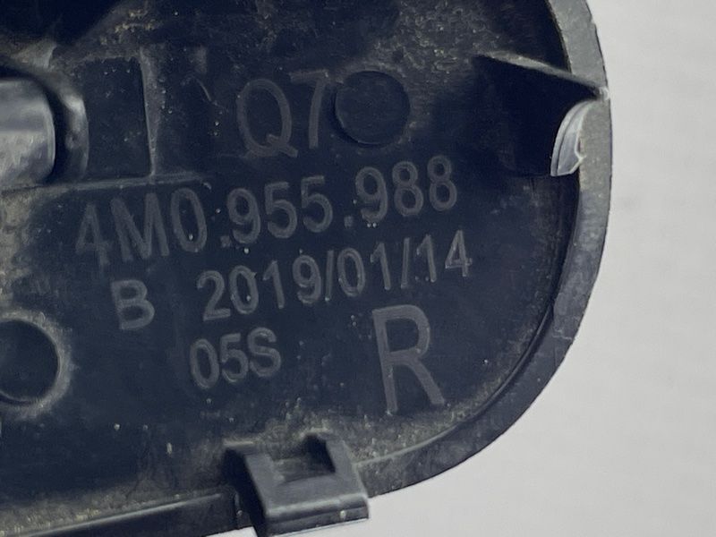 Форсунка омивача лобового скла 4M0955988 Audi Q7