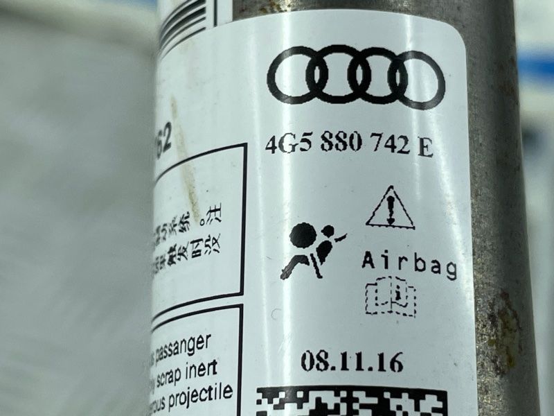 Шторка безопасности боковая / Airbag 4G5880742E Audi A6