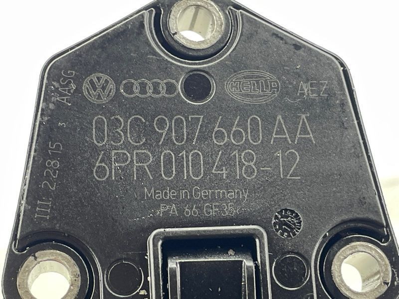 Датчик уровня масла в двигателе 03c907660aa Audi A6