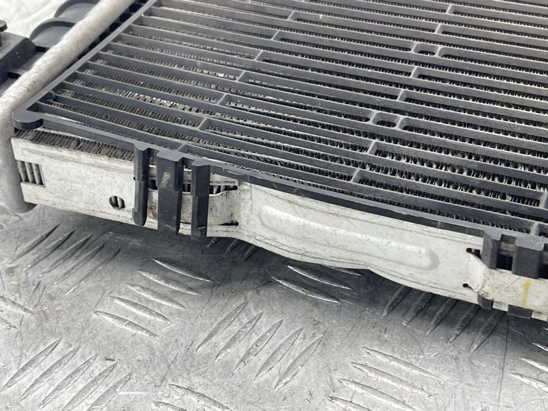Радіатор охолодження двигуна додатковий 4M0121212D Audi Q7