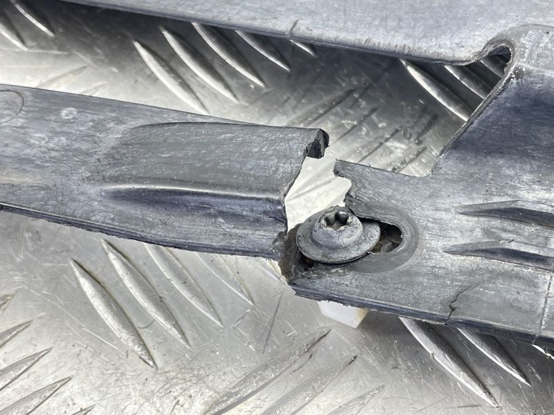 Облицювання днища 8W0825216E Audi A4