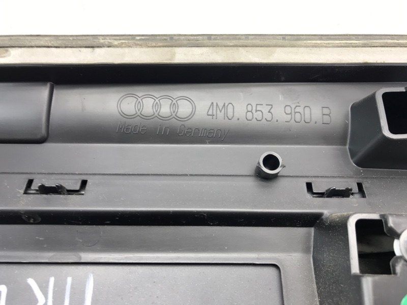 Накладка дверей 4M0853960B Audi Q7