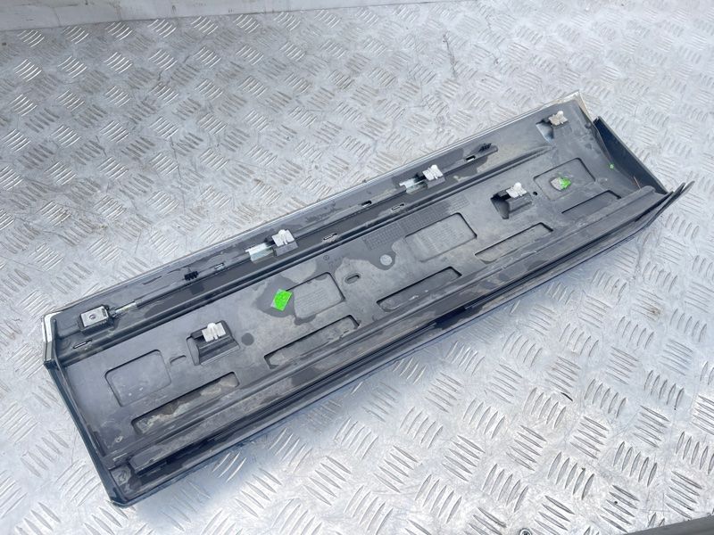 Накладка дверей 7P6854950H Volkswagen Touareg