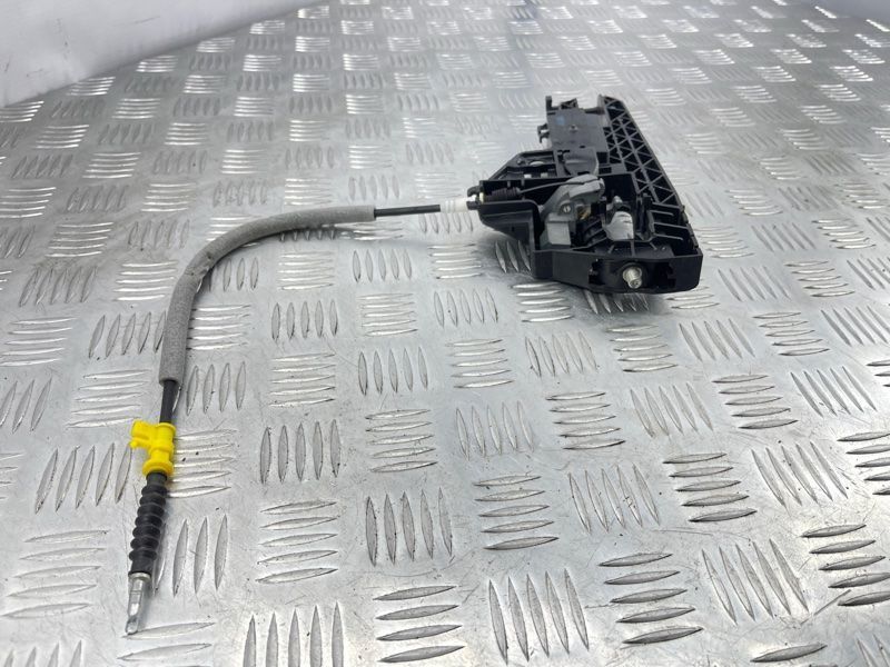 Кронштейн ручки 4M0837886A Audi Q7
