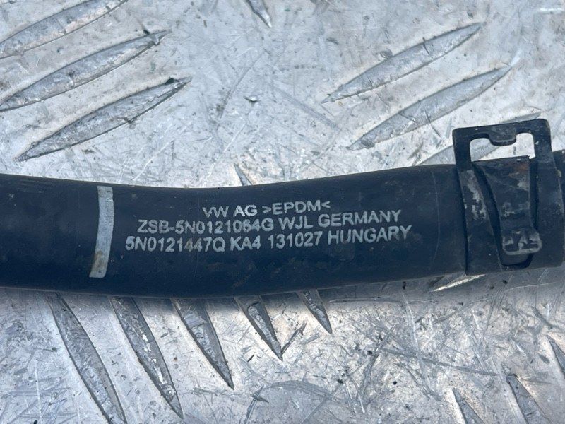 Патрубок 5N0121447Q Volkswagen Tiguan