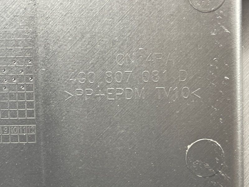 Накладка радіатора 4G0807081D Audi A6