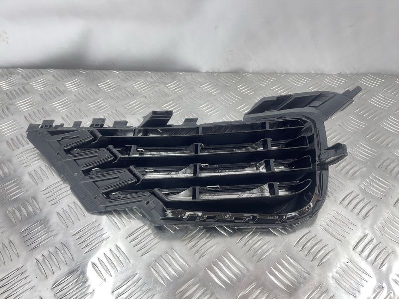 Решітка бампера 7P6854662D041 Volkswagen Touareg