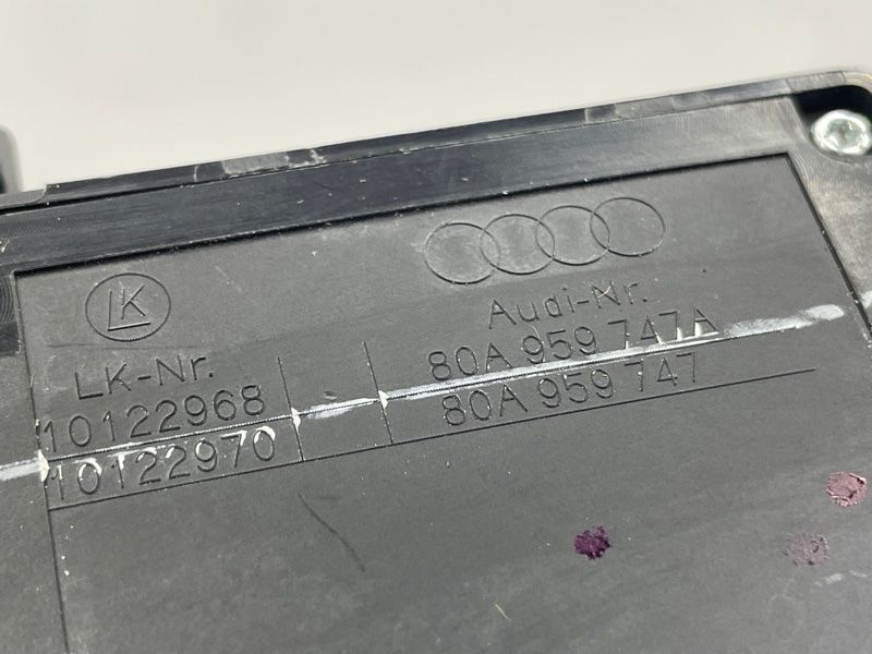 Кнопки регулювання спинки сидіння 80A959747A Audi Q5