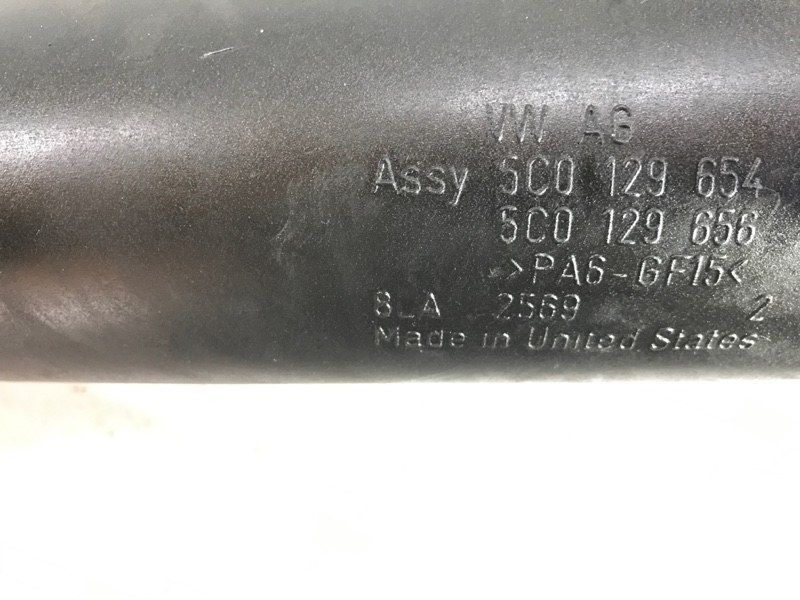 Патрубок воздушного фильтра 5C0129654 Volkswagen Passat