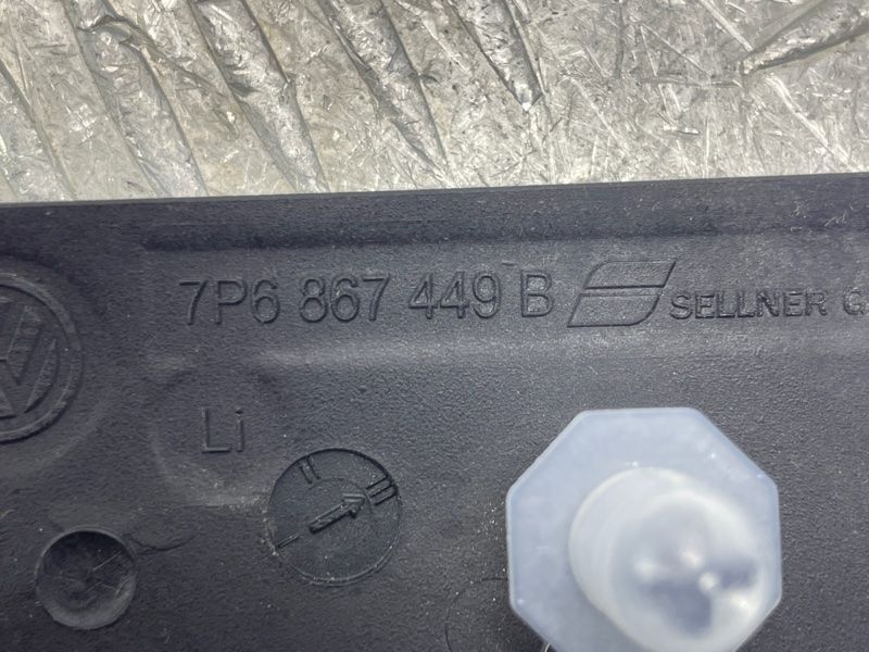 Декоративна вставка дверей 7P6867449BMN3 Volkswagen Touareg