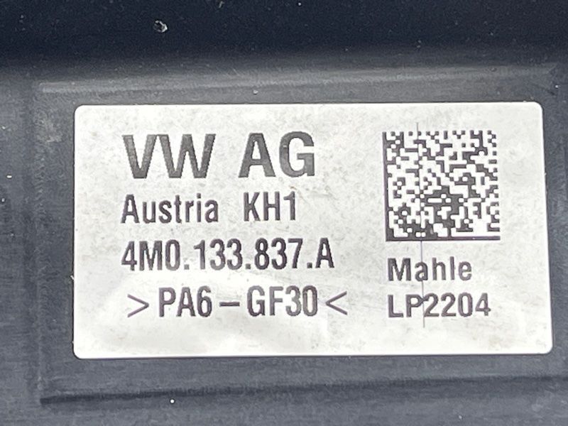 Корпус повітряного фільтра 4M0133837A Audi Q7