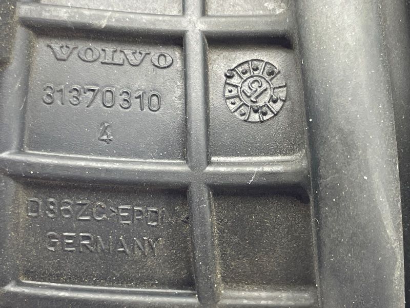 Патрубок воздушного фильтра 31370310 Volvo XC90