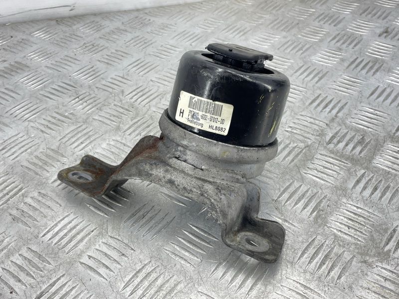 Подушка двигуна 30671245 Volvo XC60