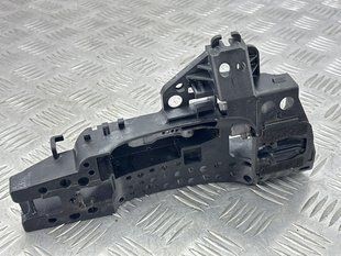 Кронштейн ручки 4M0837886A Audi Q7