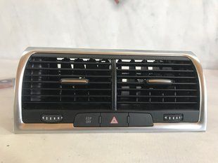 Дефлектор воздуховода центральный 4L0820951P3Q7 Audi Q7