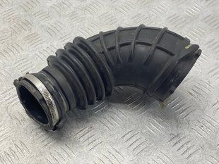 Патрубок воздушный 06H129629E Audi A4