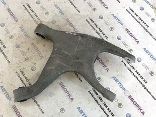 Важіль задньої підвіски нижній 8R0505312F Audi A6