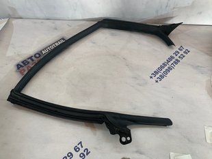 Гумовий ущільнювач 4G8845695 Audi A7