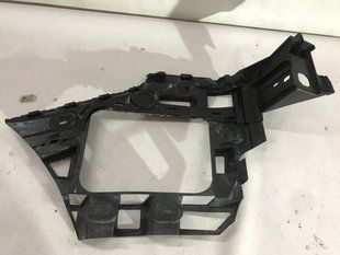 Направляюча заднього бампера 7P6807394A Volkswagen Touareg