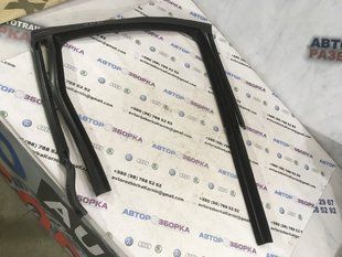 Уплотнитель двери 31352215 Volvo XC60