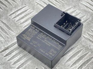 Блок управления электропривода регулировки спойлера 4G8959252A Audi A7