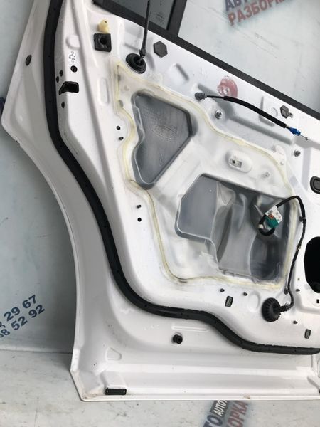 Двері 8A8Z7424631A Ford Flex