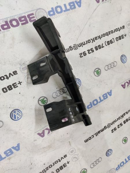 Кронштейн переднего бампера 4L0807333A Audi Q7