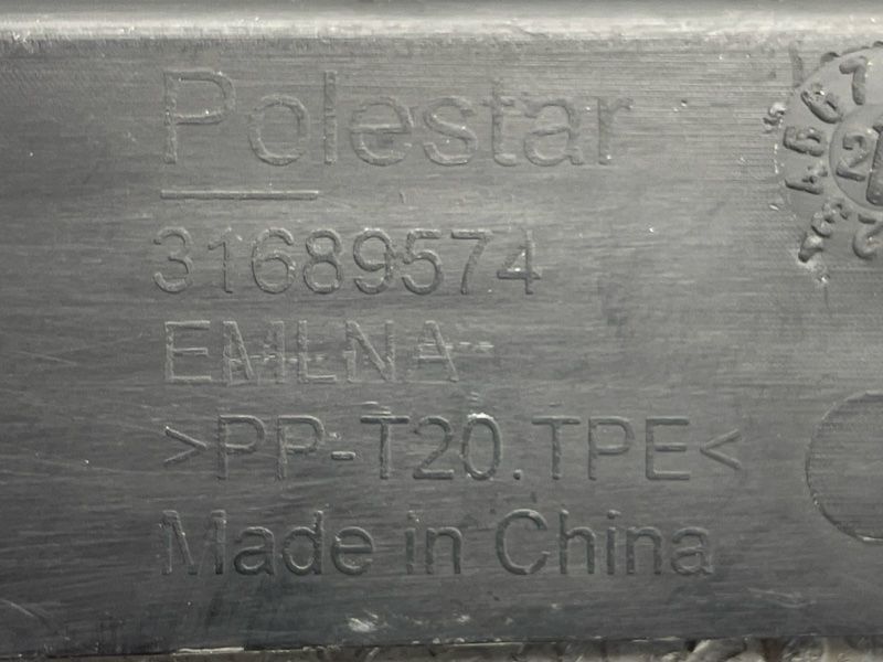 Ущільнювач капоту 31689574 Polestar 2