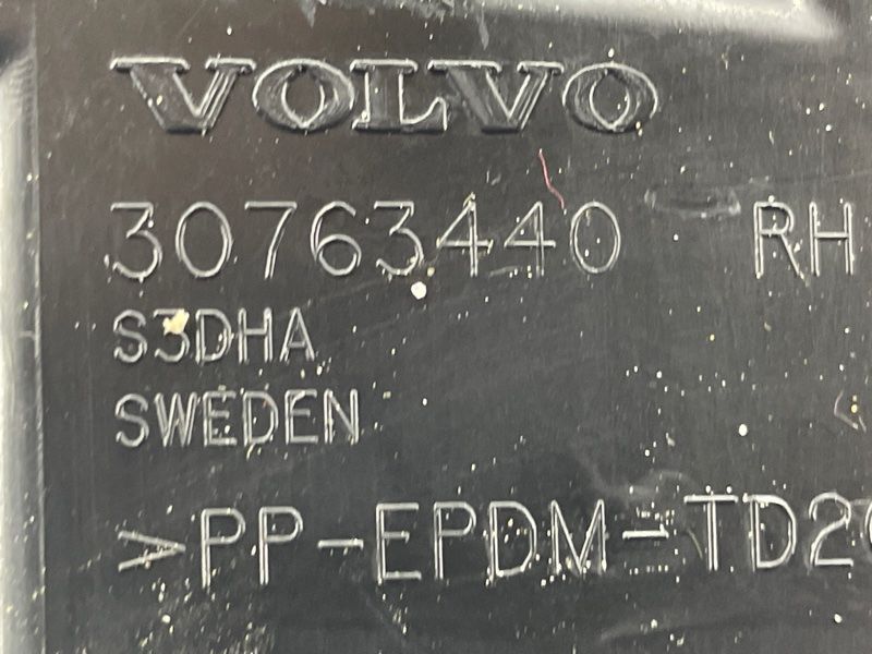 Кронштейн заднего бампера 30763440 Volvo XC60