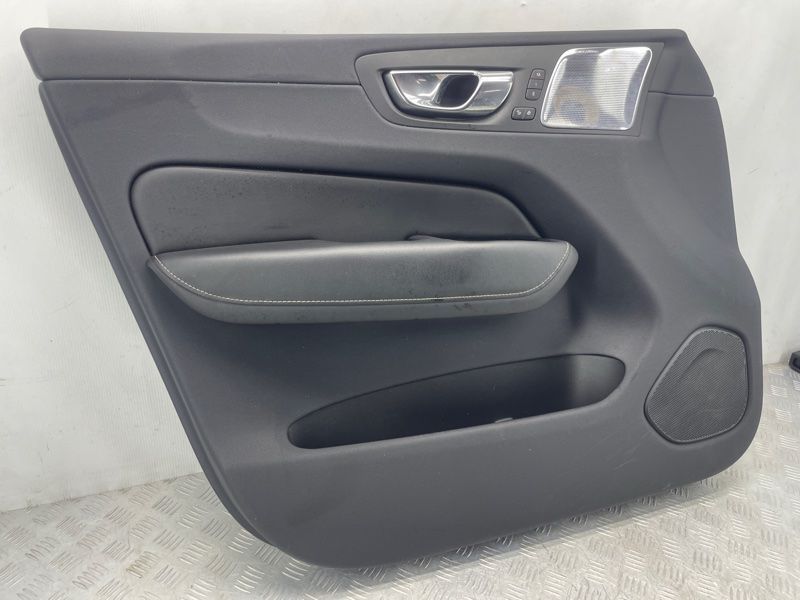 Карта / Обшивка двери Volvo XC60