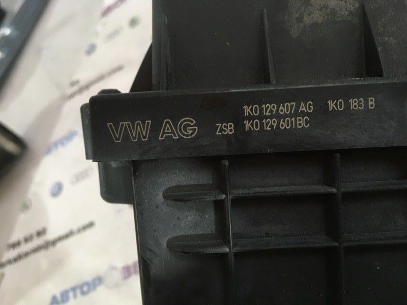 Корпус повітряного фільтра 1K0129607AG Volkswagen CC