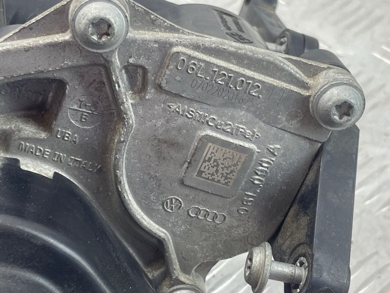 Помпа водяна з корпусом термостата 06L121111M Audi A6