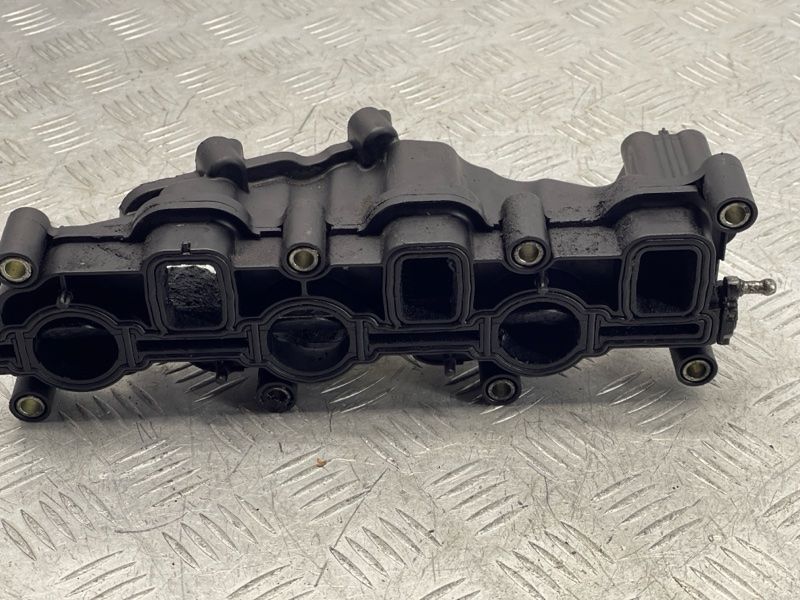 Колектор впускний 059129712BK Audi Q7