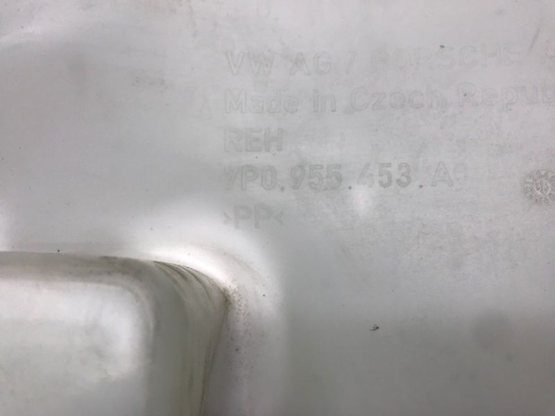 Бачок омывателя стекла 7P0955453A Volkswagen Touareg