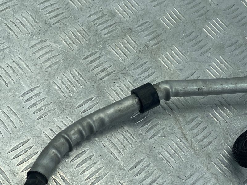 Шланг з'єднувальний 7P6133352C Volkswagen Touareg