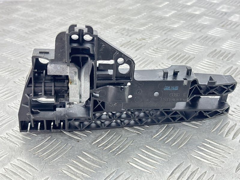 Кронштейн ручки 4M0837886A Audi Q7