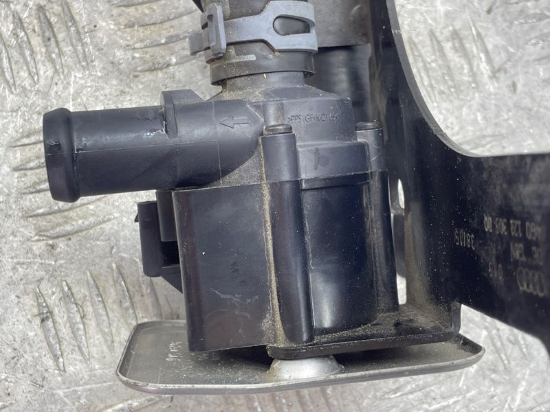 Додатковий насос охолоджуючої рідини 06H121601N Audi A7 Audi A7 Sportback, Audi Q5 PHEV, Audi S7 Sportback, Audi A4, Audi A4 Allroad, Audi A5, Audi A5 Sportback, Audi A6, Audi A6 Allroad, Audi A7, Audi A8, Audi Q5, Audi Q5 Sportback, Audi Q7, Audi R8, Audi S4, Audi S5, Audi S5 Sportback, Audi S6, Audi SQ5, Audi SQ5 Sportback