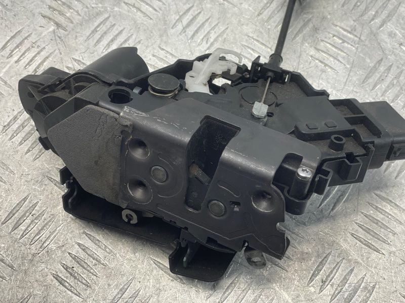 Замок дверей 31253661 Volvo XC60