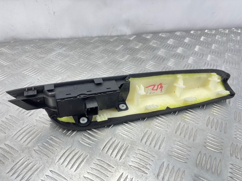 Підлокітник 7P1857857 Volkswagen Touareg
