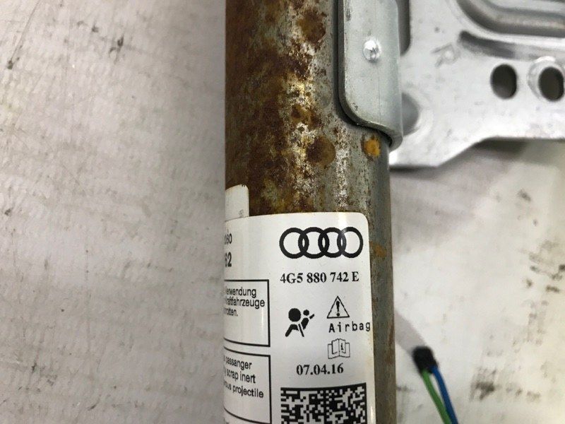 Шторка безопасности боковая / Airbag 4G5880742E Audi A6