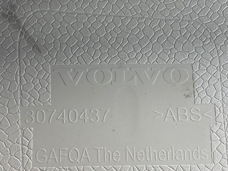 Обшивка задней крышки Ляда 30740437 Volvo XC60