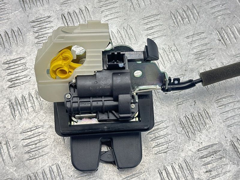 Замок кришки багажника 80A827506A Audi Q5