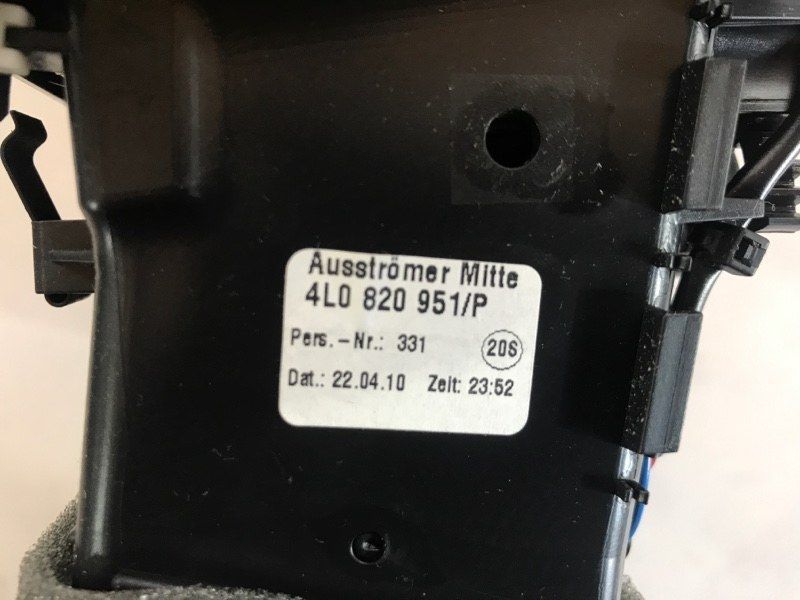 Дефлектор воздуховода центральный 4L0820951P3Q7 Audi Q7
